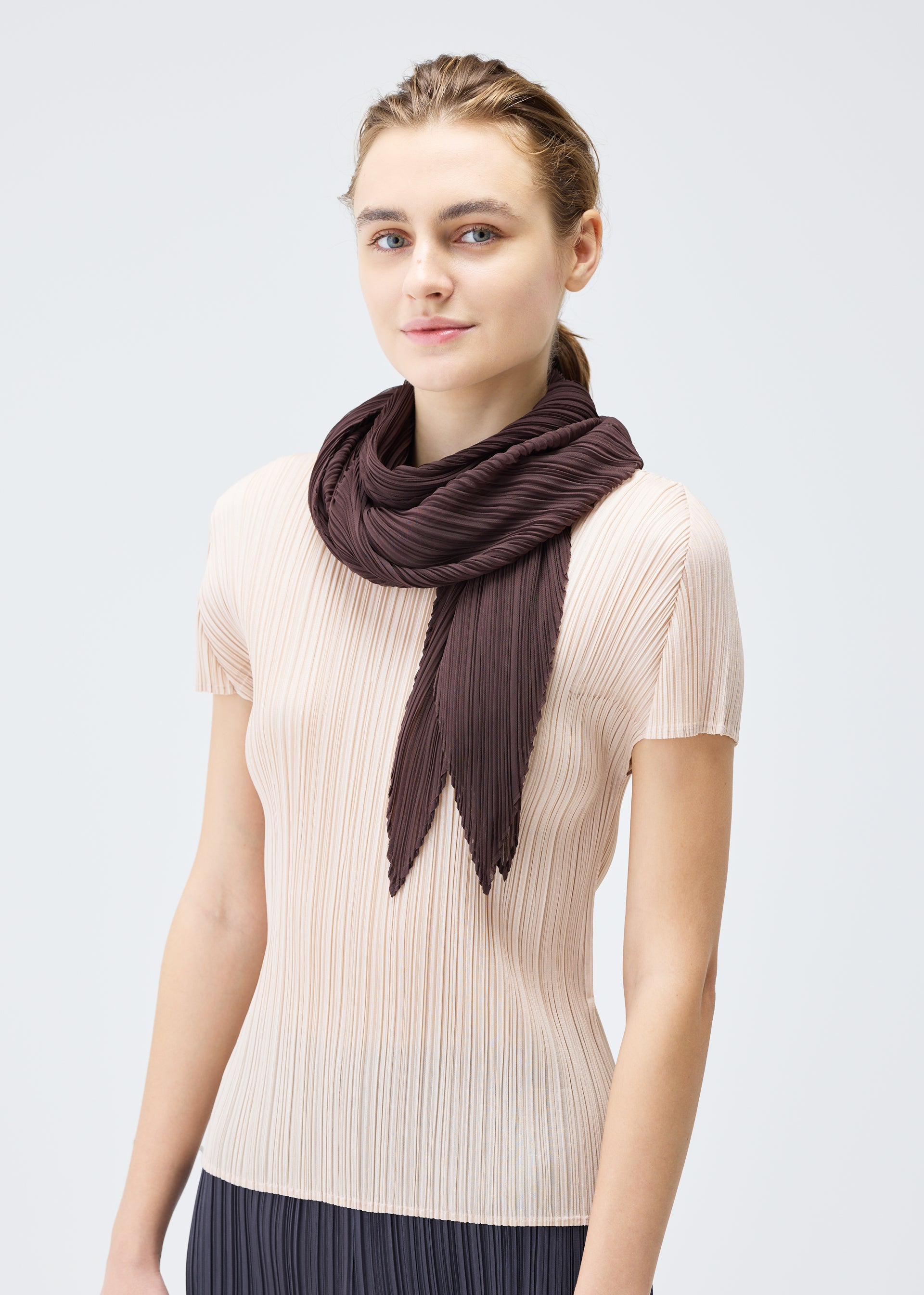 MONTHLY SCARF JULY – isseymiyake.com