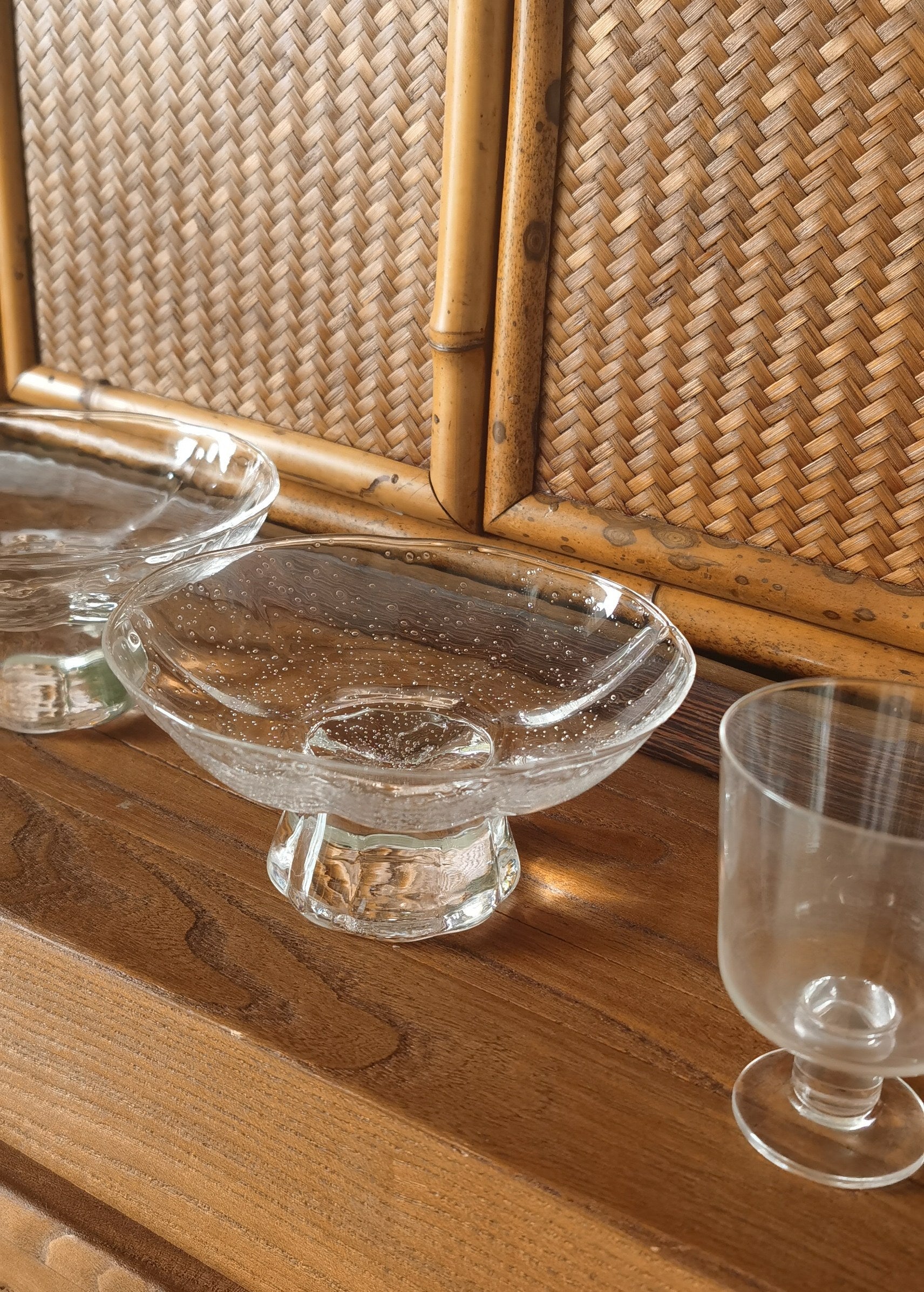 IwaiLoft 16cm 高台 トレー 丸い ガラス 皿 透明 お盆 おしゃれ 小皿