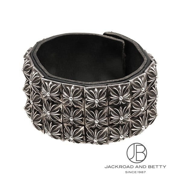 クロムハーツ ゼロスタッズ トリプルピラミッド バングル[] Chrome