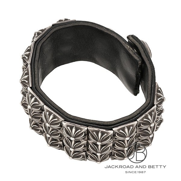 クロムハーツ ゼロスタッズ トリプルピラミッド バングル[] Chrome