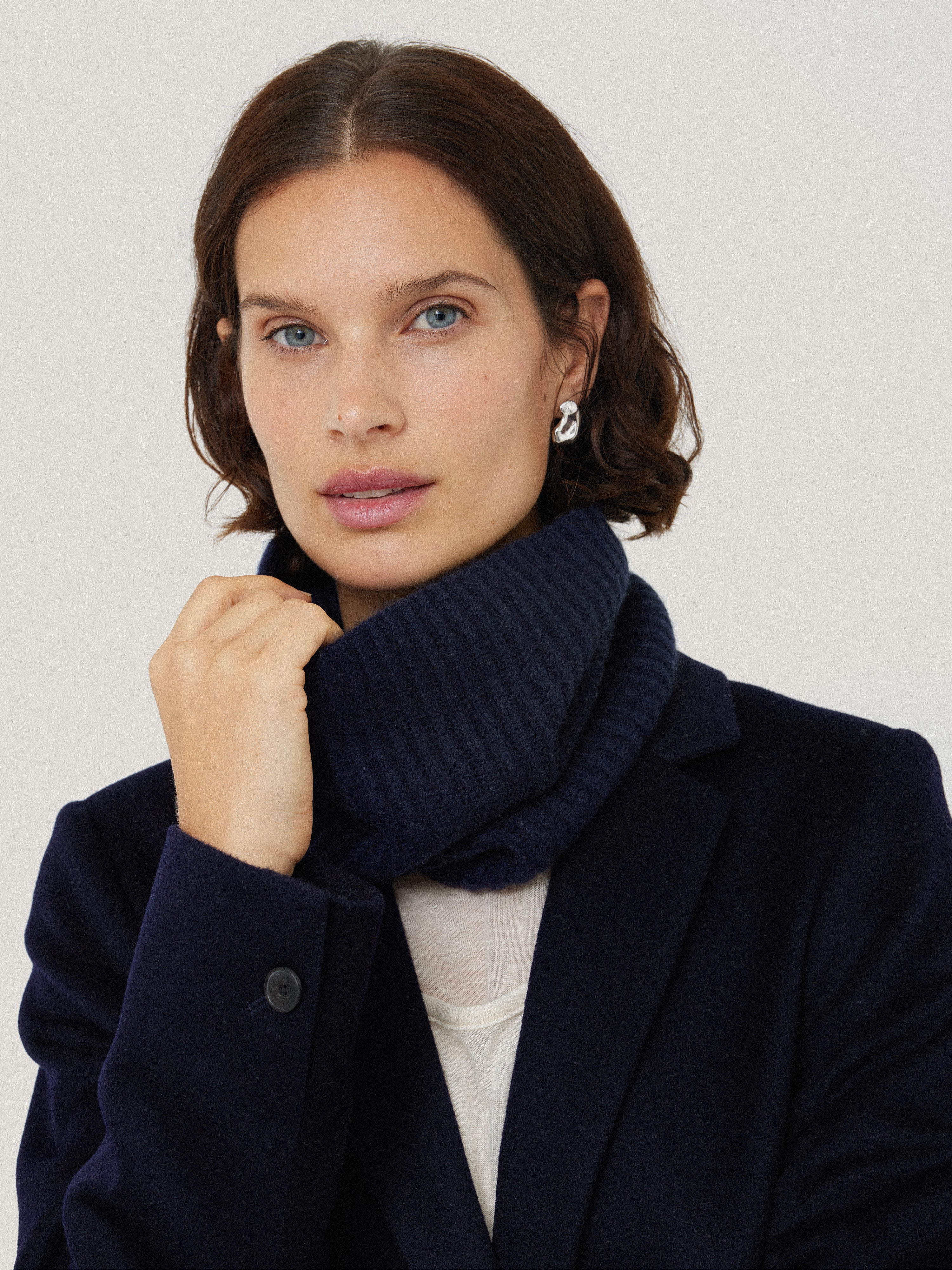 Wool Cashmere Blend Snood | Navy – Jigsaw