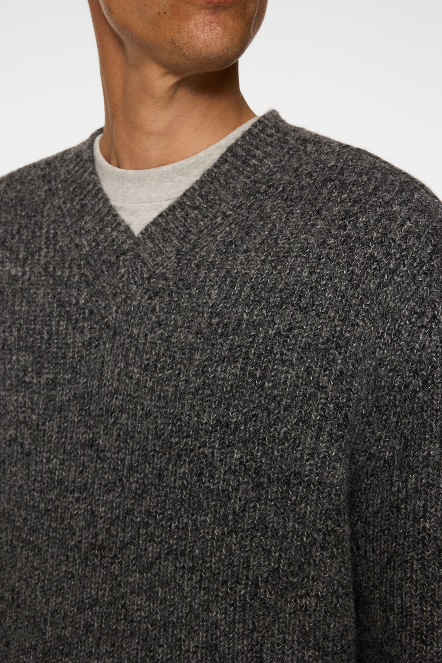 Vitor V-neck Heavy Knit / Dark Grey Melange – J.Lindeberg