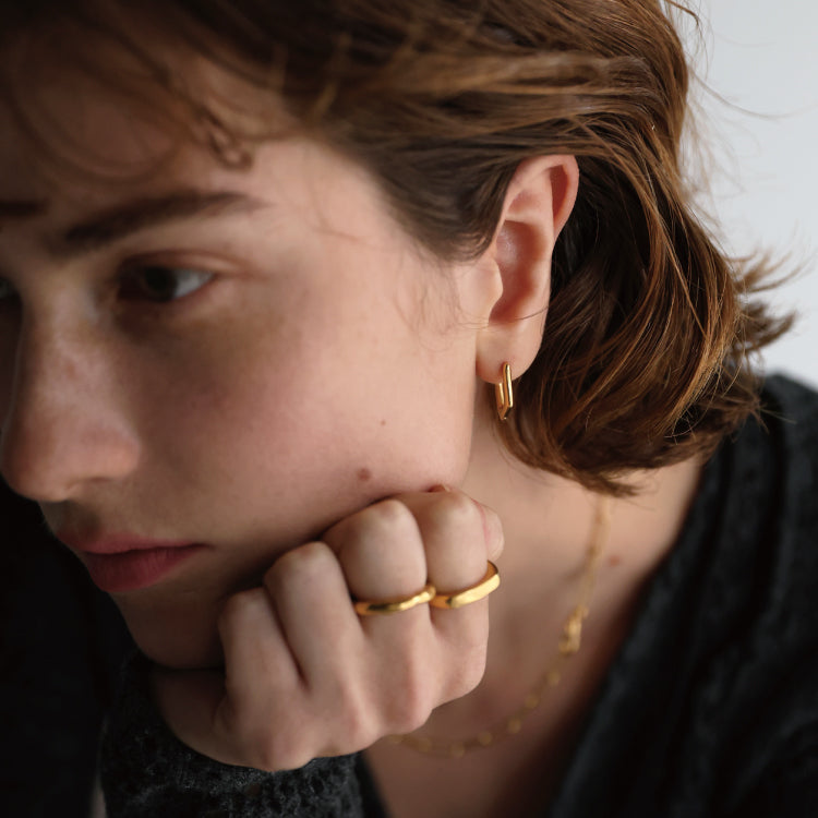 予約】ダガーピアス GD