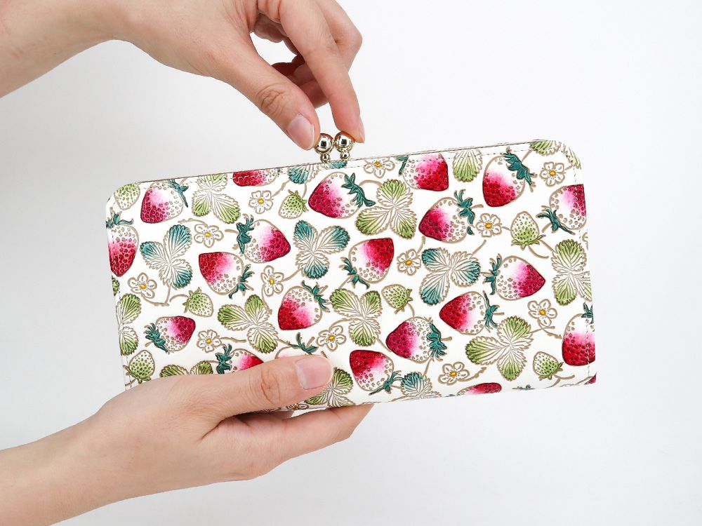 完売【予約限定】いちご がま口長財布［t］