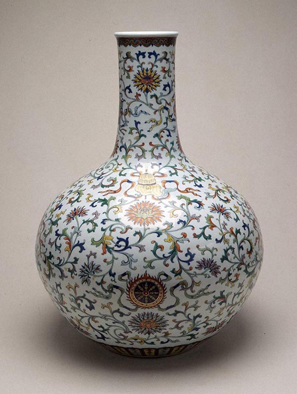 青花花唐草文碗｜展示中の日本・東洋のやきもの｜コレクション｜岡田美術館