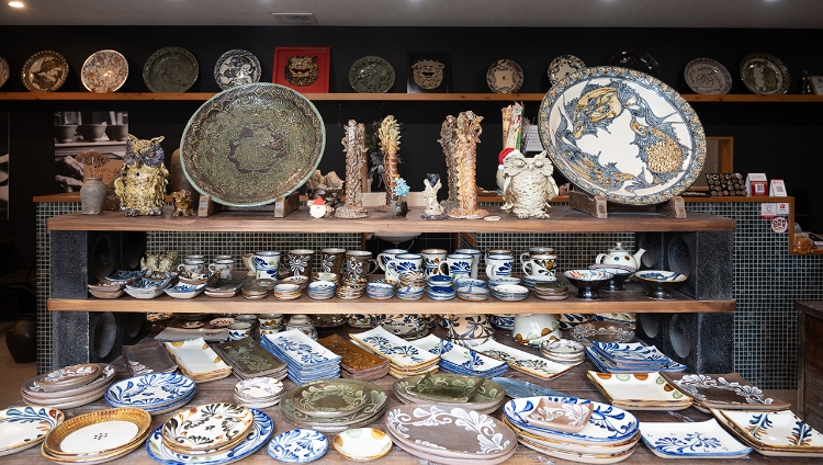 沖縄の伝統工芸「やちむん」を 未来へ受け継ぐ陶眞窯（とうしんがま