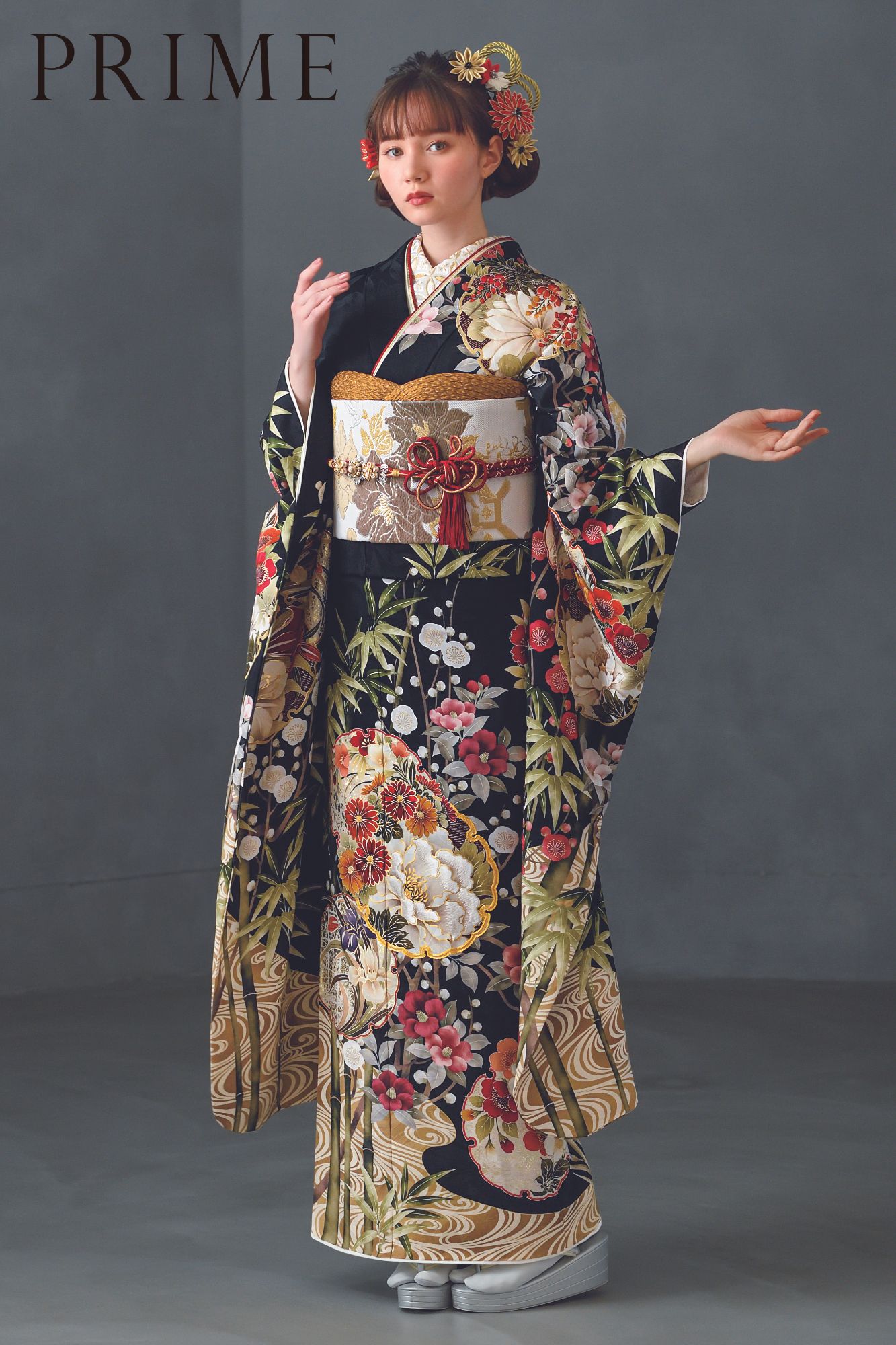 黒地に多彩な花が咲く豪華絢爛の古典振袖｜成人式でひときわ輝く正統派