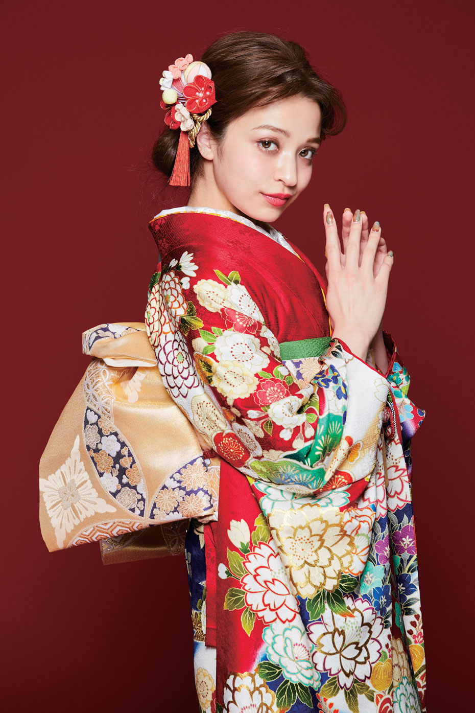 赤地×青ぼかしの豪華振袖で魅せる、凛とした成人式スタイル
