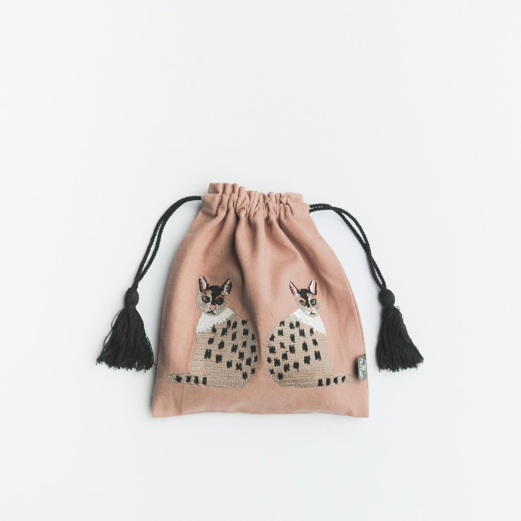 ツインキャット刺繍ポーチ｜ポーチ｜オルネ ド フォイユ公式オンライン