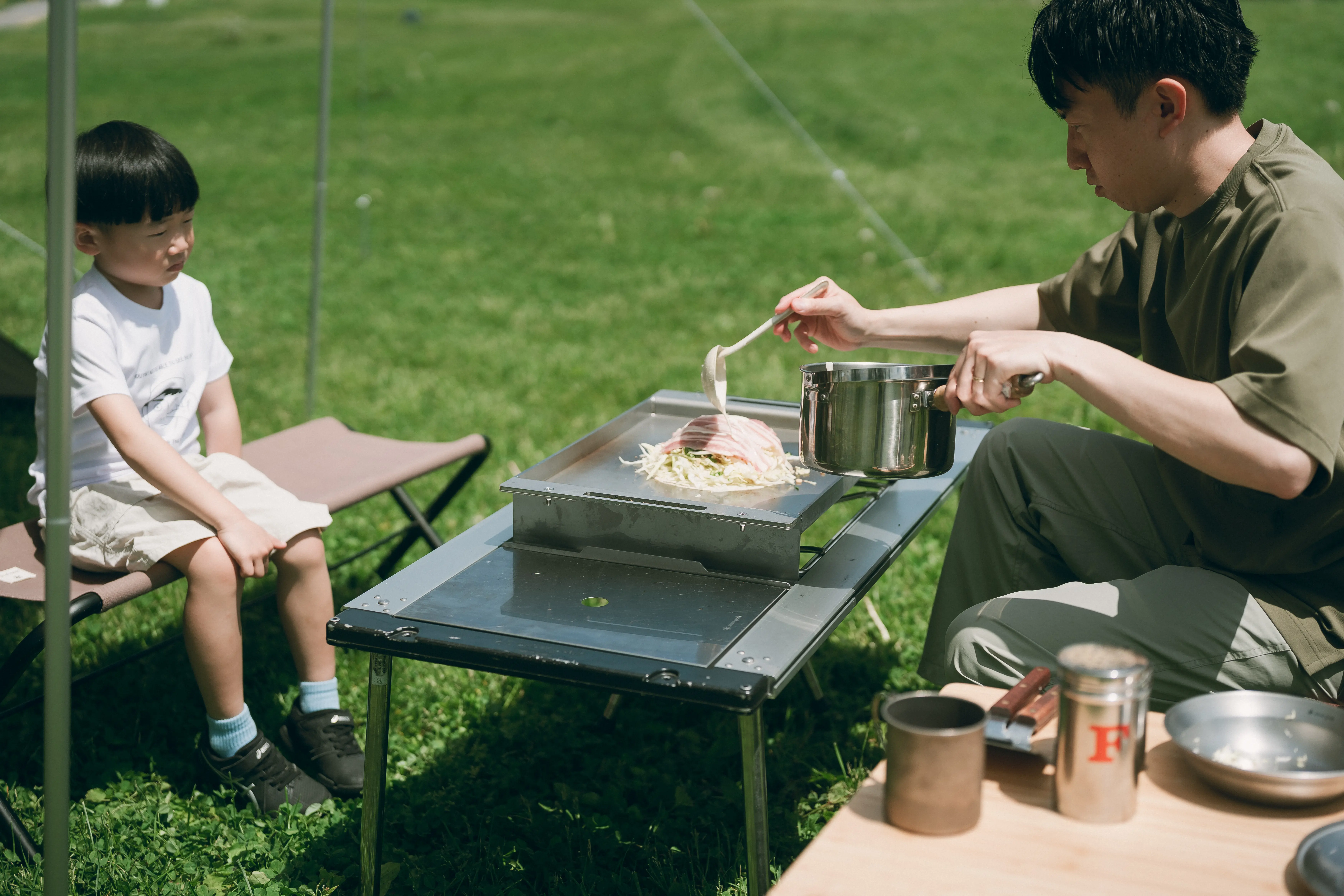 スノーピーク社とのコラボ企画第1弾アウトドアで楽しむ「広島お好み焼