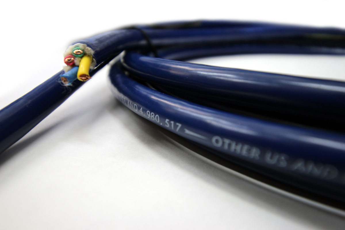 中古品のCARDASのスピーカーケーブル、CROSSLINK 1S（1.9m×2本）のご