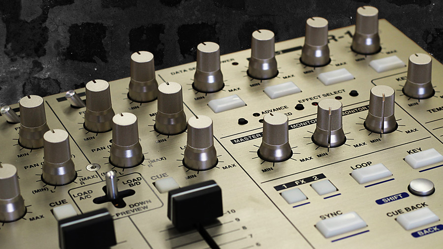 個数限定セール】TRAKTORに特化した類まれなるPCDJコントローラー