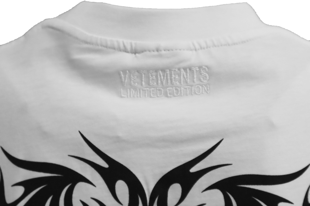 ヴェトモン オーバーサイズ ロングTシャツ トライバルロゴ