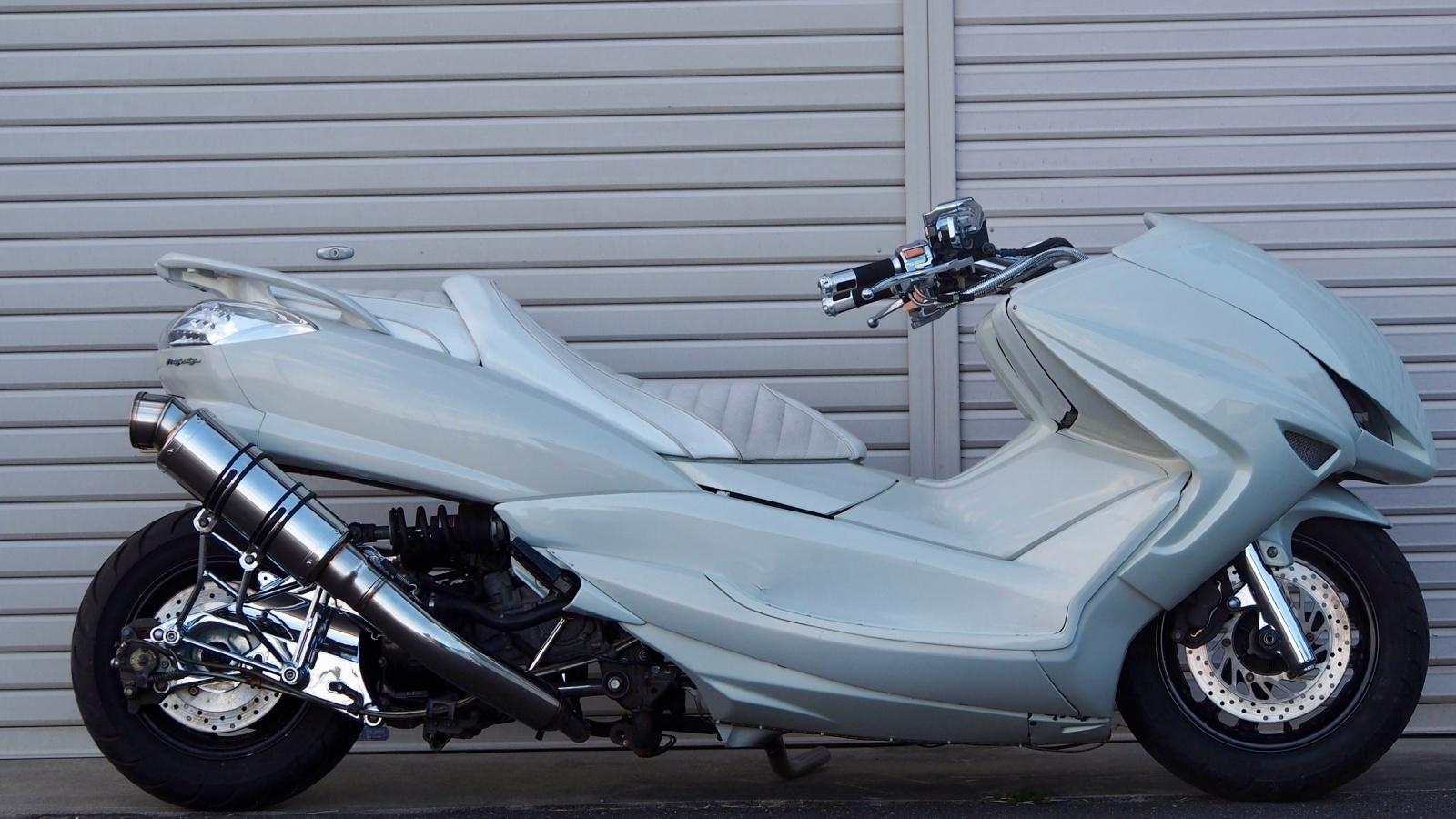 マジェスティ250 ロンホイローダウン ホワイトカスタム - バイク