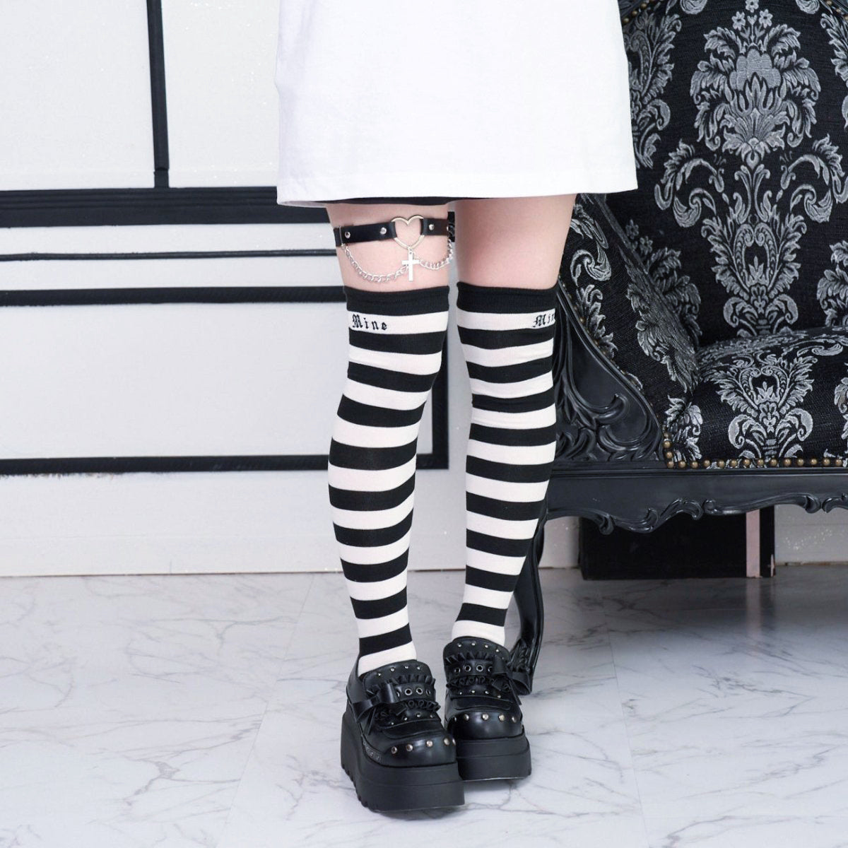 mine》ボーダー刺繍ソックス [オーバーニー]- LAFARY ONLINE