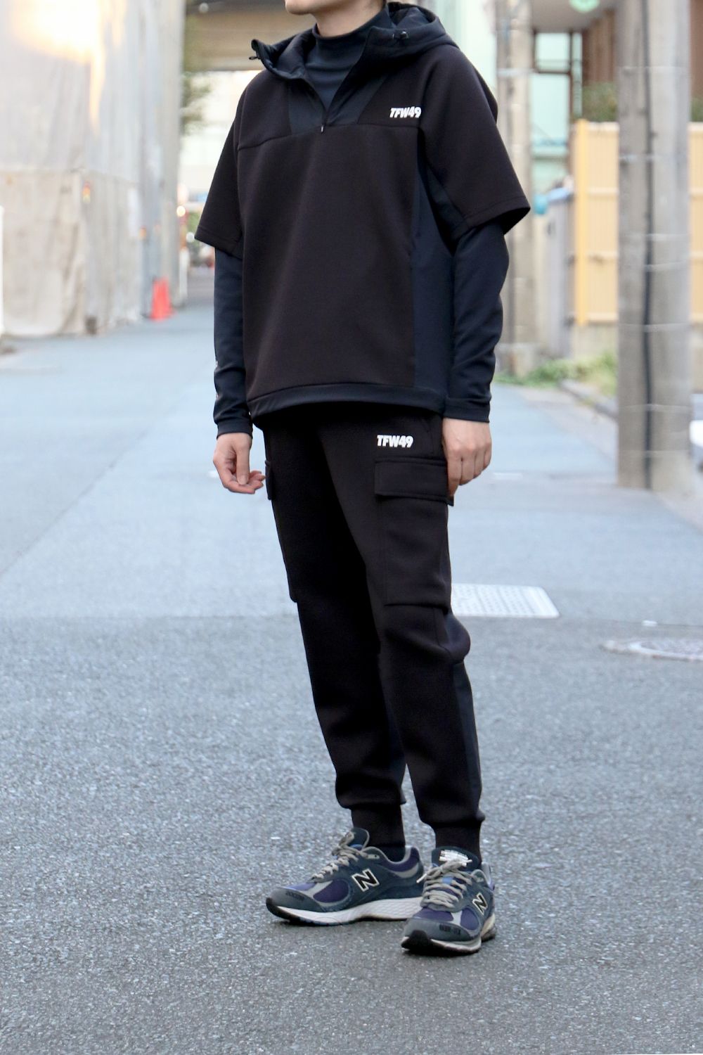 TFW49 - CARDBOARD MATERIAL SHORT SLEEVE HOODIE / カードボード
