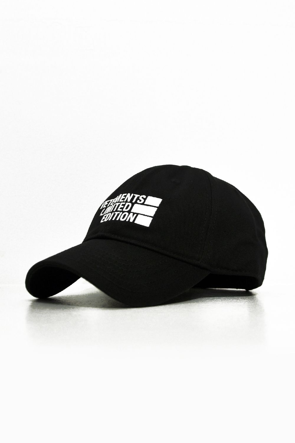 VETEMENTS - Logo Limited Edition Cap | laid-back