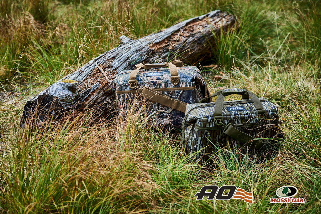 自然に溶け込むほどリアルなカモ柄のソフトクーラーバッグが登場