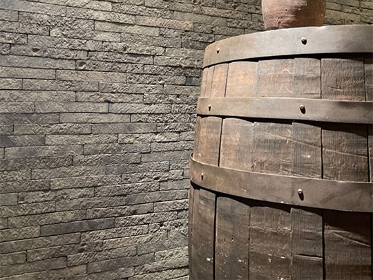 ウイスキー樽を再利用したサスティナブル家具 – LDK plus｜建材・住宅