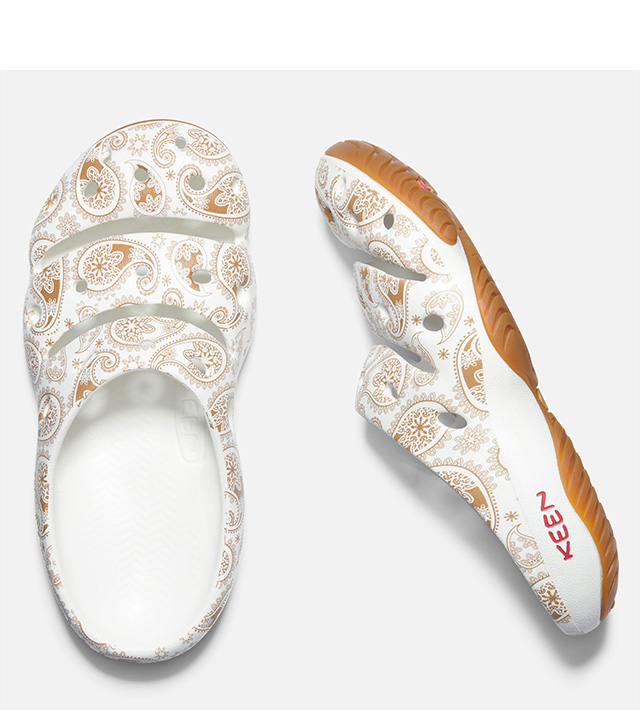 キーン) KEEN YOGUI ARTSFULL JACK RUSSELL TERRIER PAISLEY (SANDAL