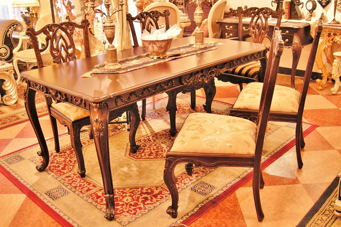 オーダーメイドのダイニングテーブル(ブラウン系)の紹介｜インテリア