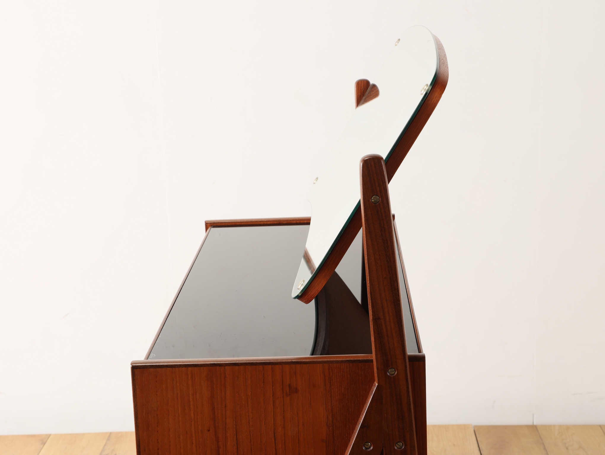 ARNE VODDER ドレッサー | ロイズ・アンティークス | ヨーロッパの