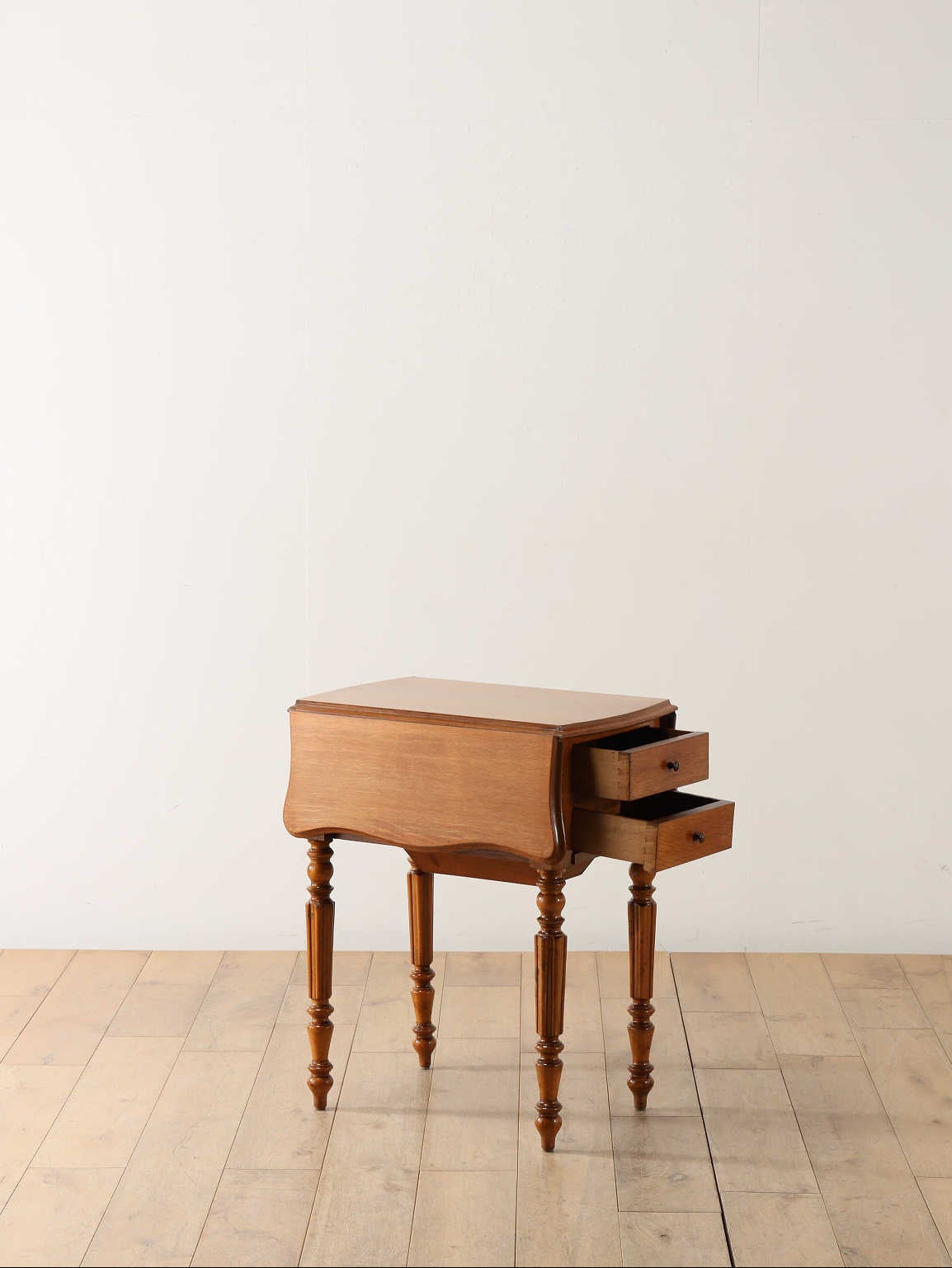 ドロップリーフテーブル | ロイズ・アンティークス | ヨーロッパの