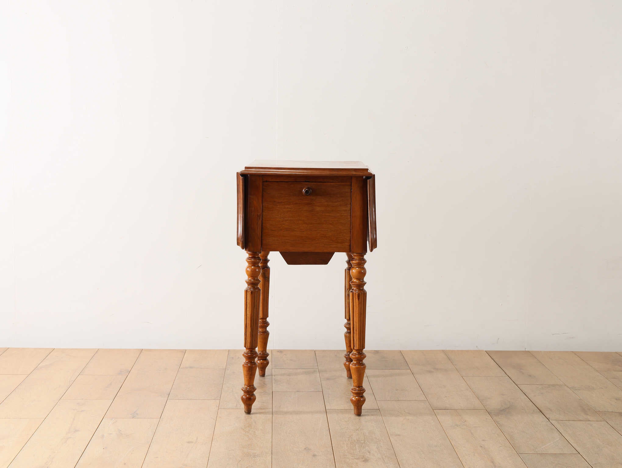 ドロップリーフテーブル | ロイズ・アンティークス | ヨーロッパの