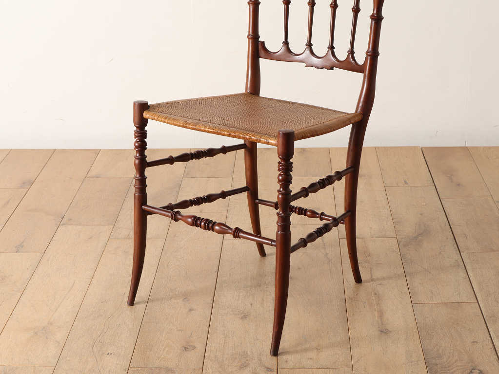 キアヴァリチェア | ロイズ・アンティークス | ヨーロッパの