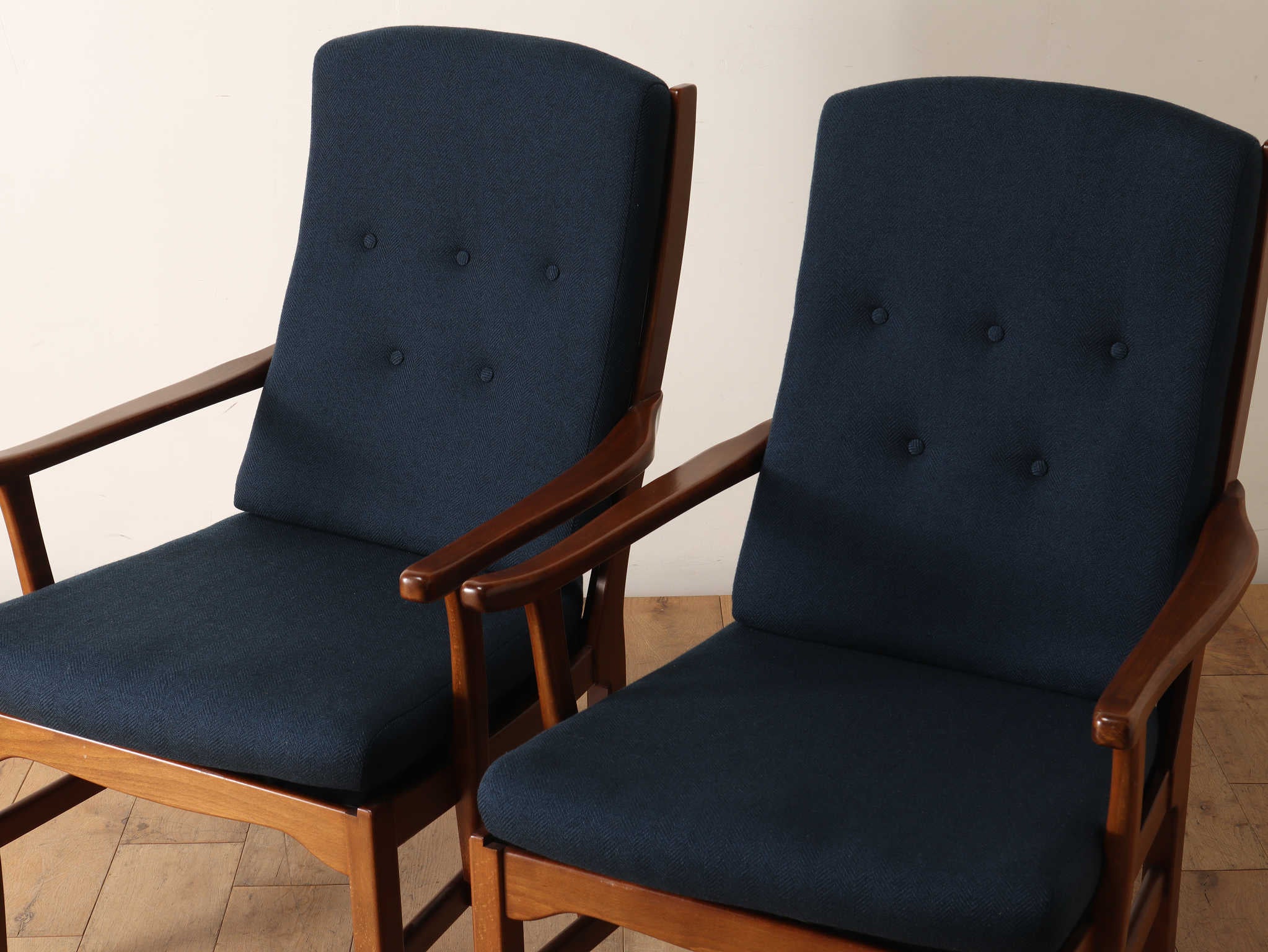 CARL MALMSTENアームチェア | ロイズ・アンティークス | ヨーロッパの