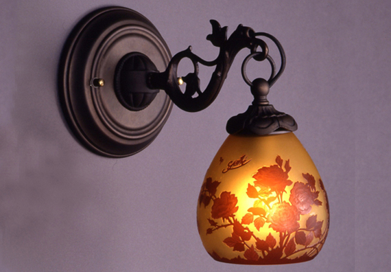 AGL-0241DB-31 ルーマニア製カメオ彫りガレ風ガラス/真鍮製 1灯