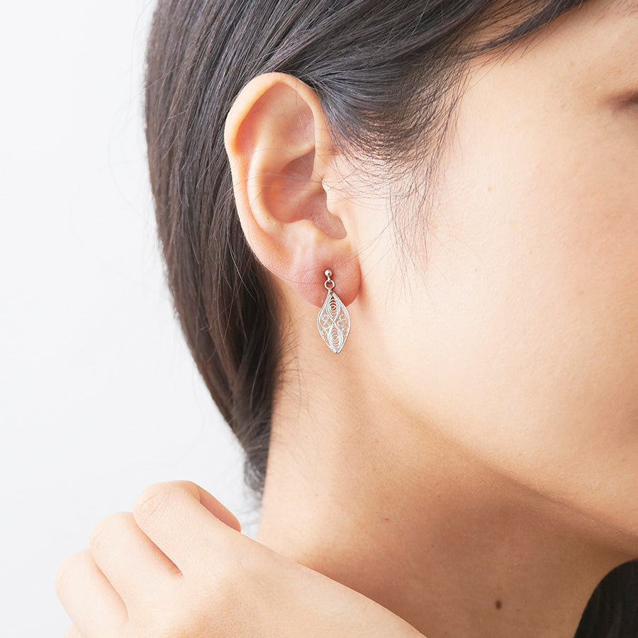 花弁ピアス – マザーハウス 公式サイト