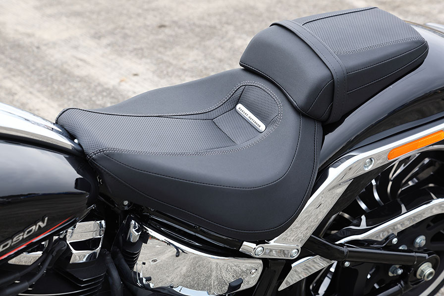 ハーレーが注目の2023年モデル「ブレイクアウト」の新型車を発表