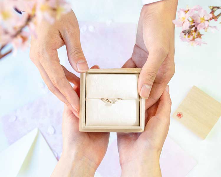 プロポーズの婚約指輪 | 結婚指輪・婚約指輪の杢目金屋