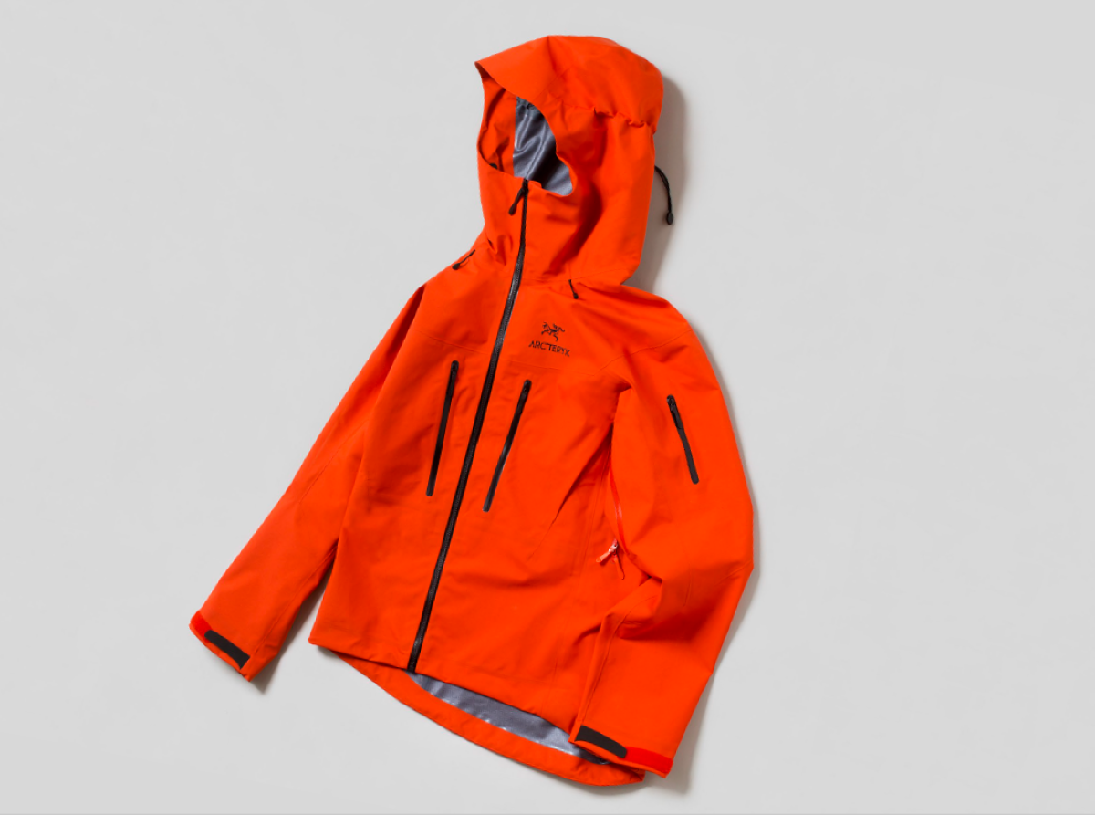 最高峰のアルファ SV ジャケット徹底解剖 アークテリクスのシェル