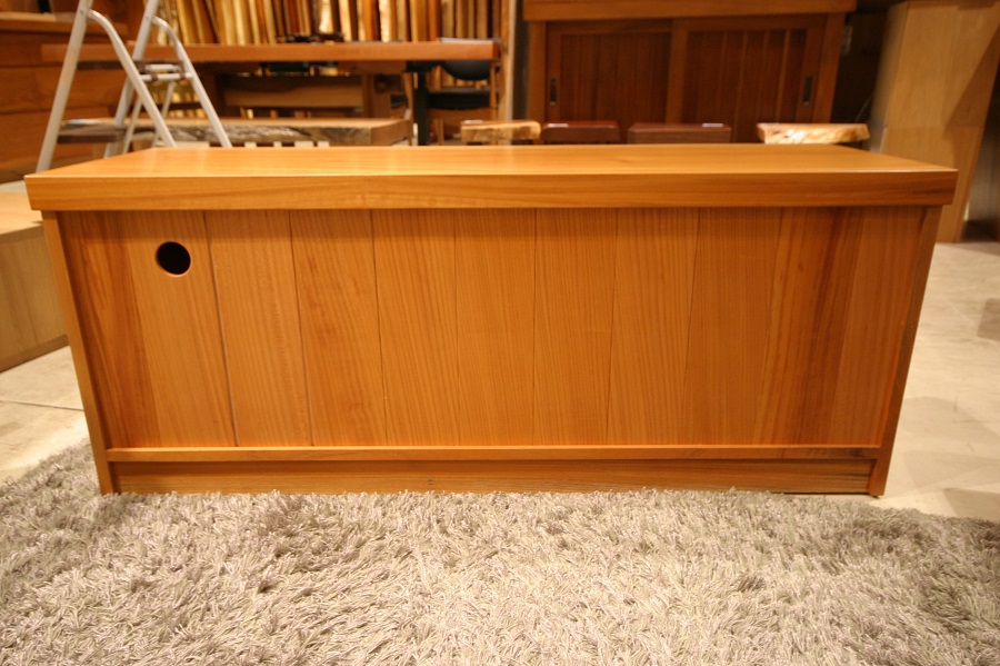 天然木 東京 新宿 東五軒町店展示 欅（けやき・ケヤキ）材 一枚板