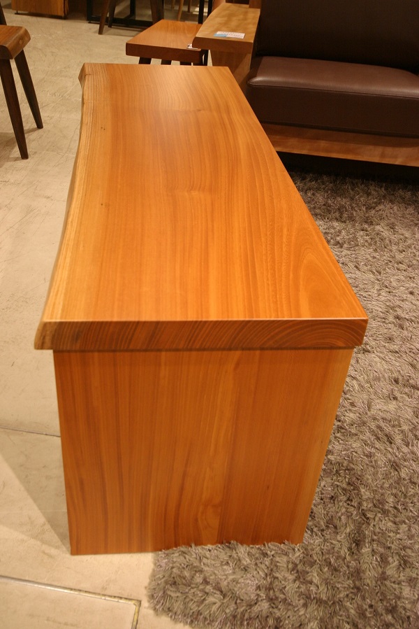 天然木 東京 新宿 東五軒町店展示 欅（けやき・ケヤキ）材 一枚板