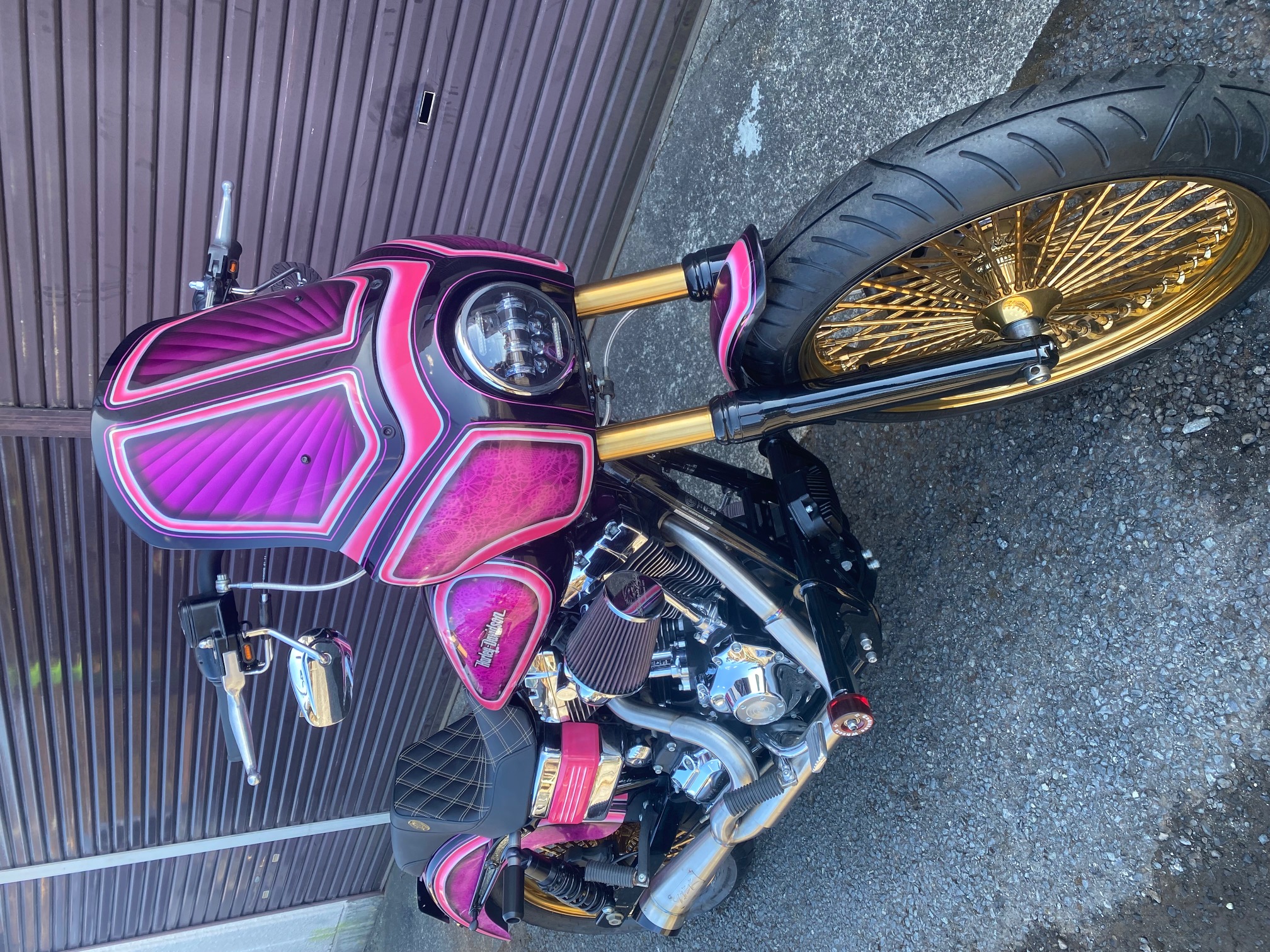 ハーレーカスタム例]ダイナ ローライダーFXDL クラブスタイル ピンク