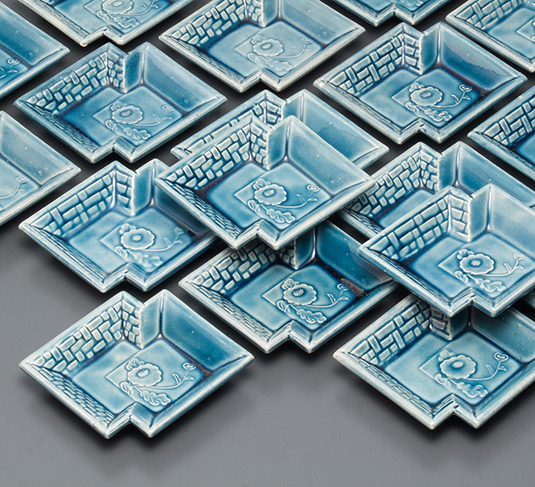 初期伊万里染付紗綾文三耳壷 | 商品詳細 東洋古陶磁の前坂晴天堂