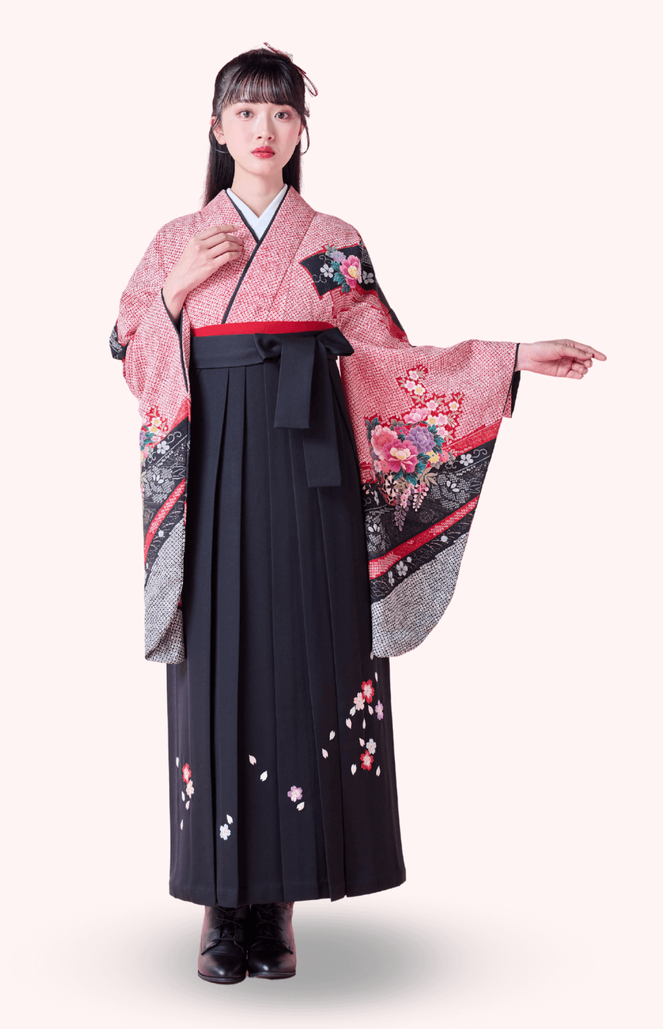着物〉赤色 絞り柄着物 〈袴〉黒色 桜ちらし刺繡袴 【116】｜卒業袴の