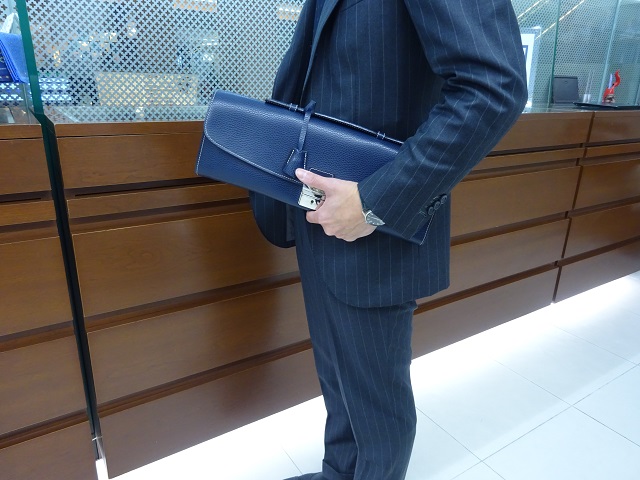 BAGS】マリネッラの人気アイテム、折り畳み式ブリーフケース“ソット