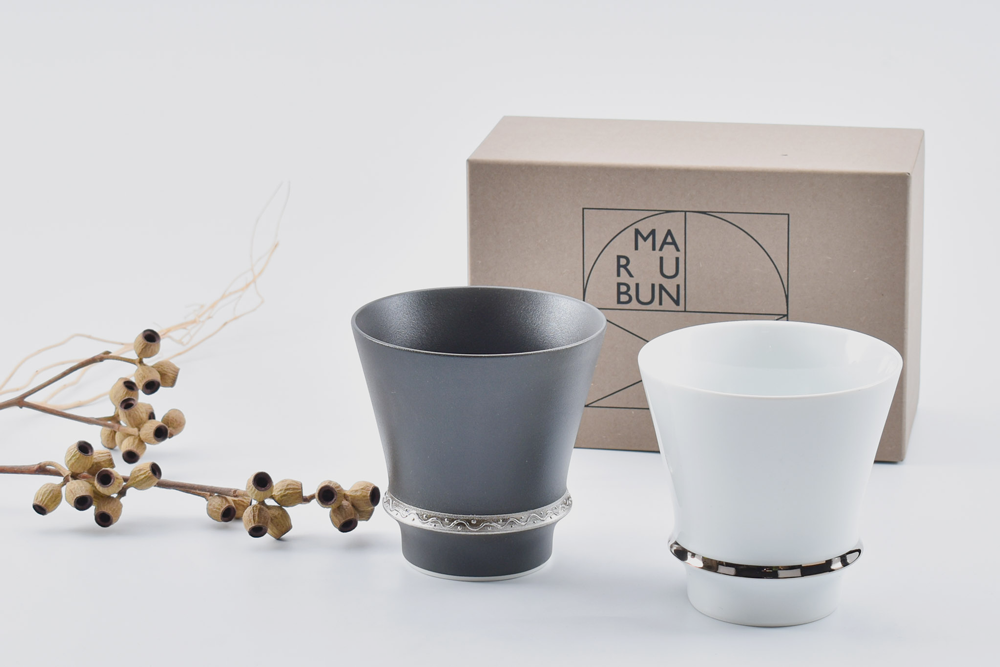 唐草描分け 7寸正角皿 | 福泉窯の美しい器 - 有田焼のまるぶん