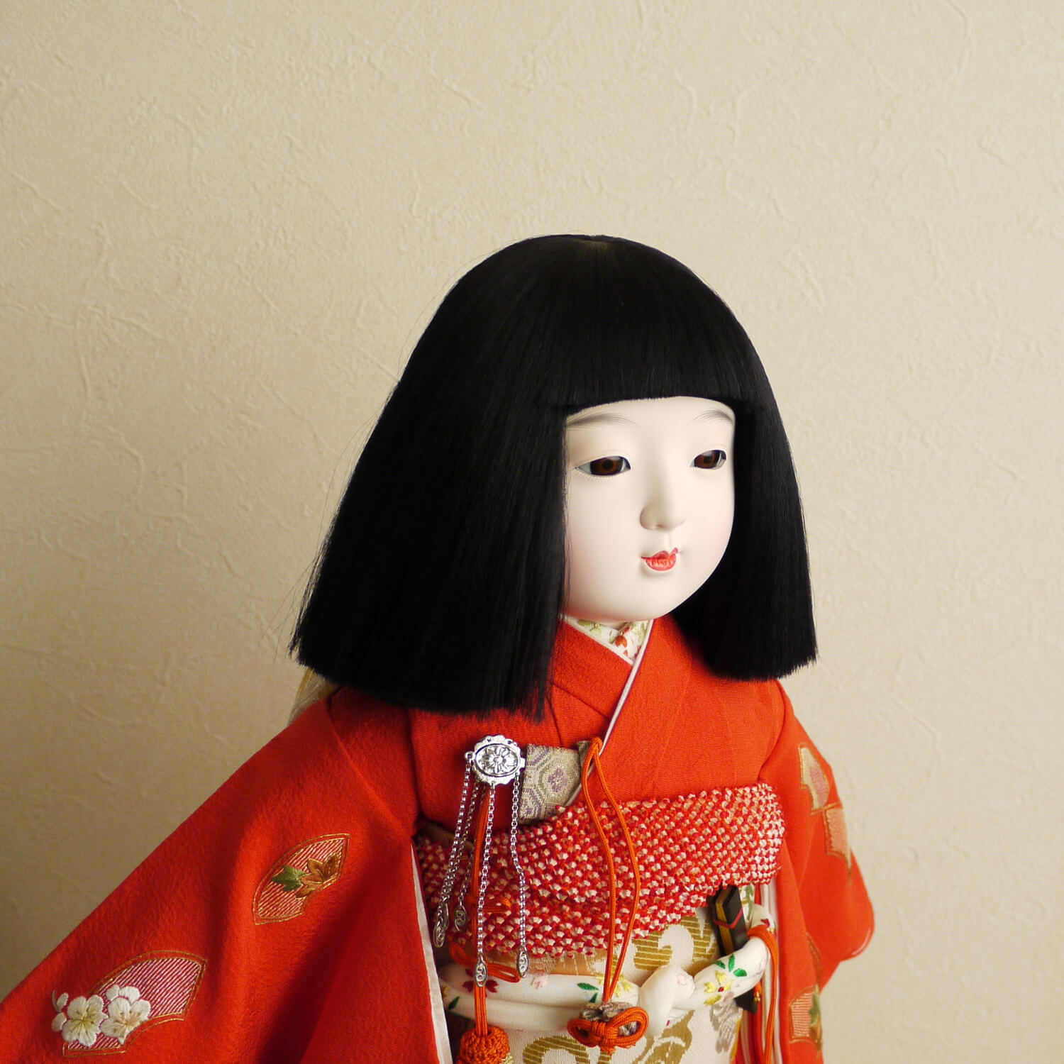 元賀章介作 12号(尺二)正絹手刺繍 扇面に小花 赤色 台 市松人形 女の子