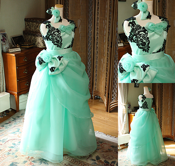 鮮やかエメラルドグリーンとブラック レースが基調のピアノ用ドレス