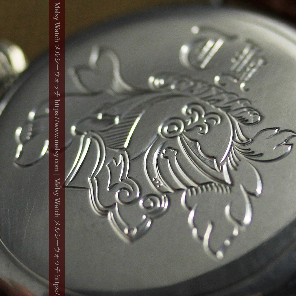 騎士の彫りを持つウォルサム 銀無垢アンティーク腕時計 【1915年製】