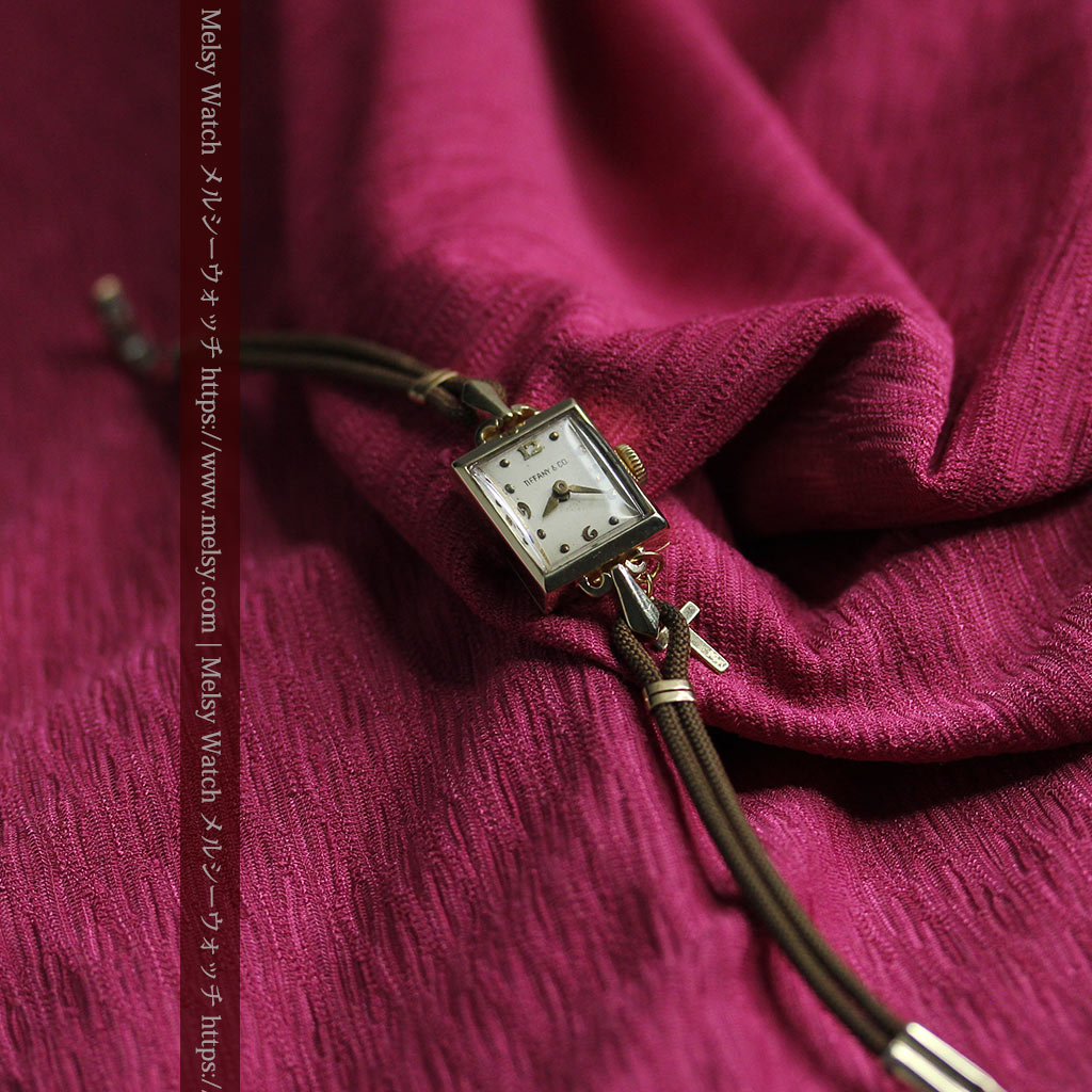 小さな十字架を添えたティファニーの金無垢アンティーク腕時計