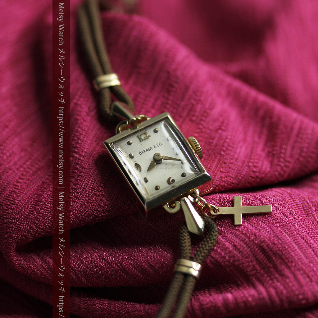 小さな十字架を添えたティファニーの金無垢アンティーク腕時計