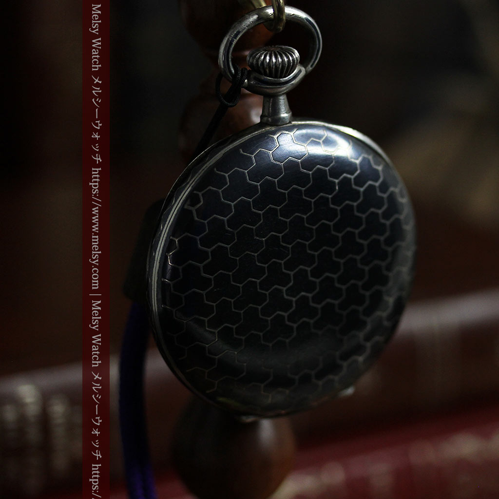 ゼニスの美しい黒金装飾の銀無垢アンティーク懐中時計 【1919年頃】