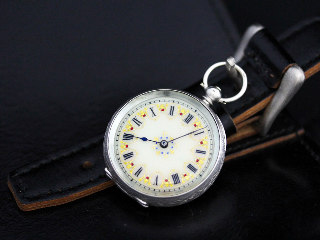 スイス製 鍵巻き式銀無垢アンティーク懐中時計 赤青金の3色模様