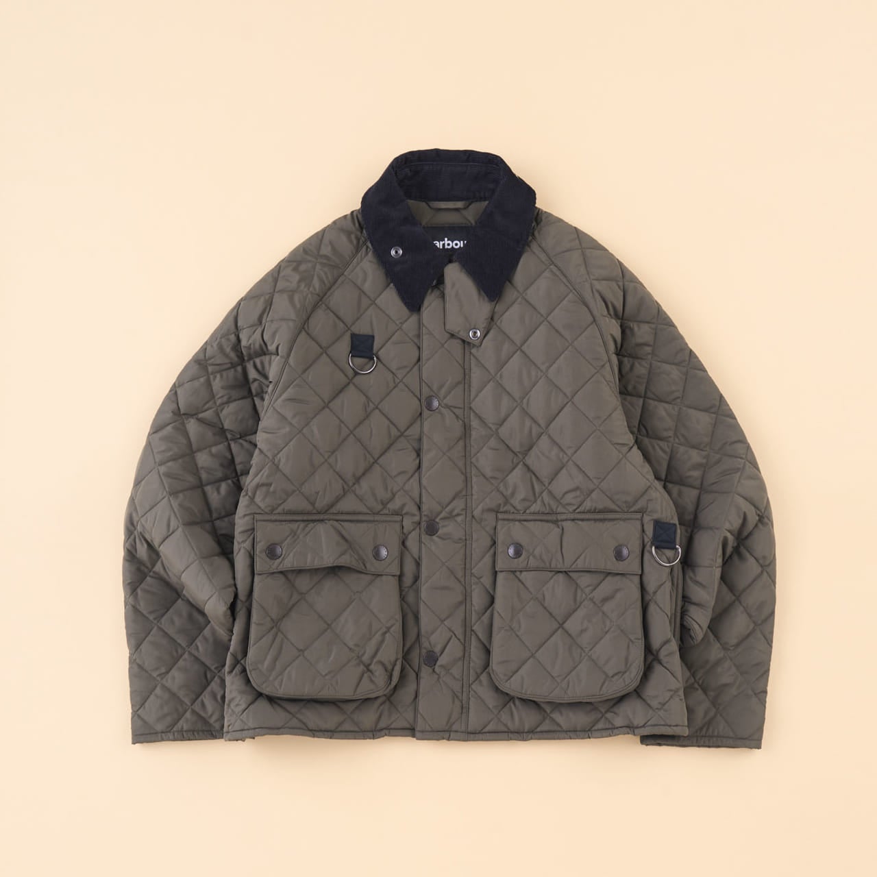 バブアー」×「ビショップ」の別注キルティングジャケットはジャージ